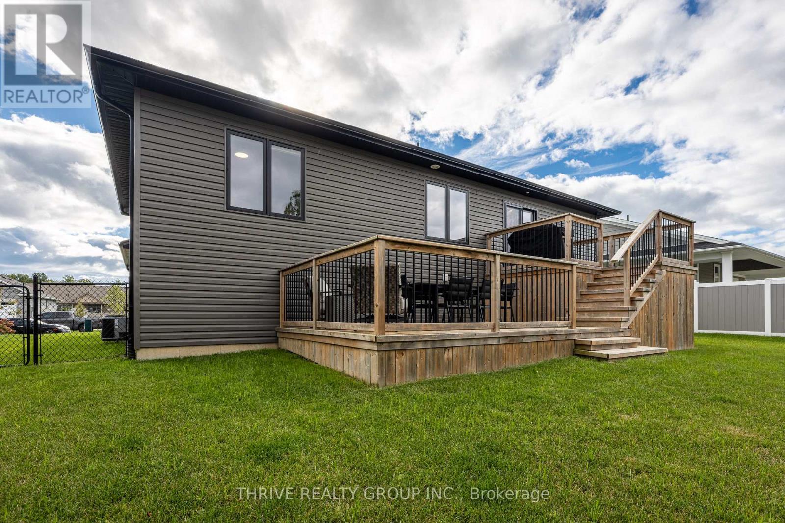 102 Phibbs Street, Lambton Shores, Ontario  N0N 1J0 - Photo 28 - X12397472