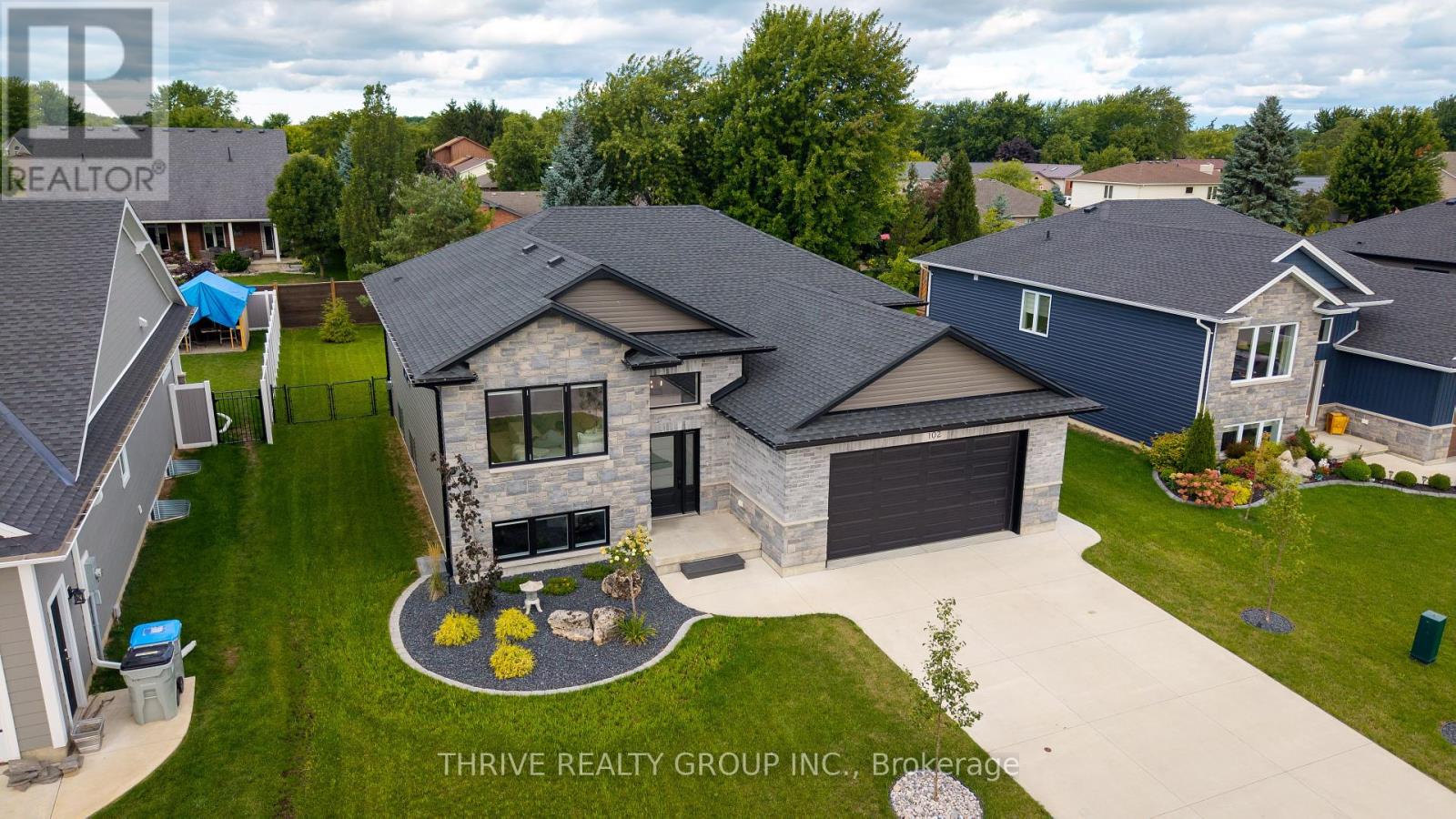 102 Phibbs Street, Lambton Shores, Ontario  N0N 1J0 - Photo 3 - X12397472