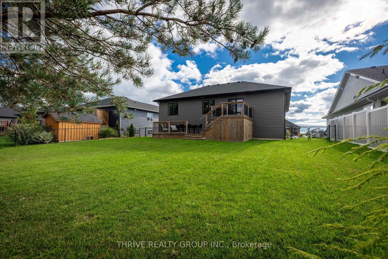 102 Phibbs Street, Lambton Shores, Ontario  N0N 1J0 - Photo 30 - X12397472