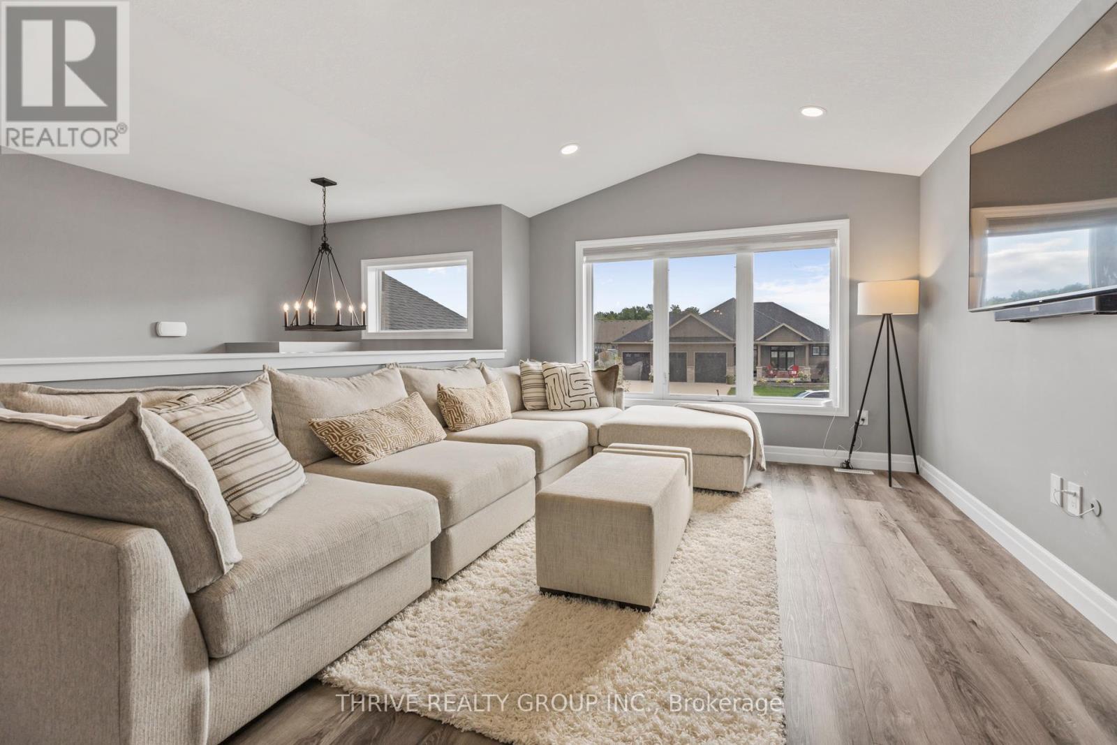 102 Phibbs Street, Lambton Shores, Ontario  N0N 1J0 - Photo 7 - X12397472