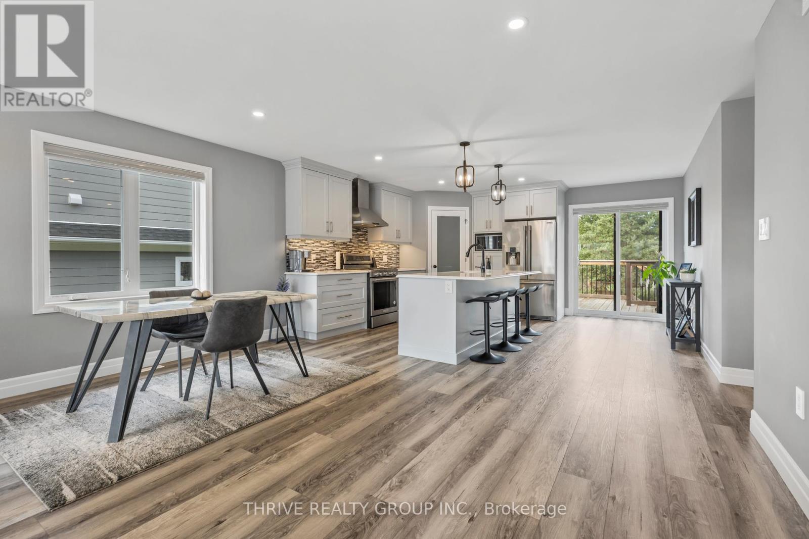 102 Phibbs Street, Lambton Shores, Ontario  N0N 1J0 - Photo 8 - X12397472