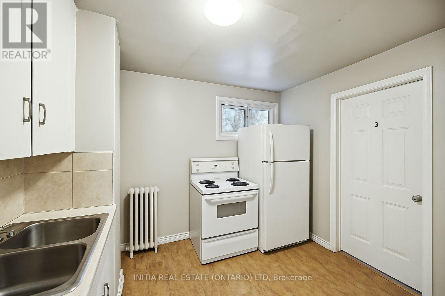 150 College Avenue N, Sarnia, Ontario  N7T 6B3 - Photo 11 - X12397535