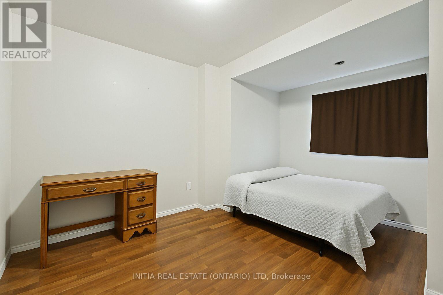 150 College Avenue N, Sarnia, Ontario  N7T 6B3 - Photo 8 - X12397535