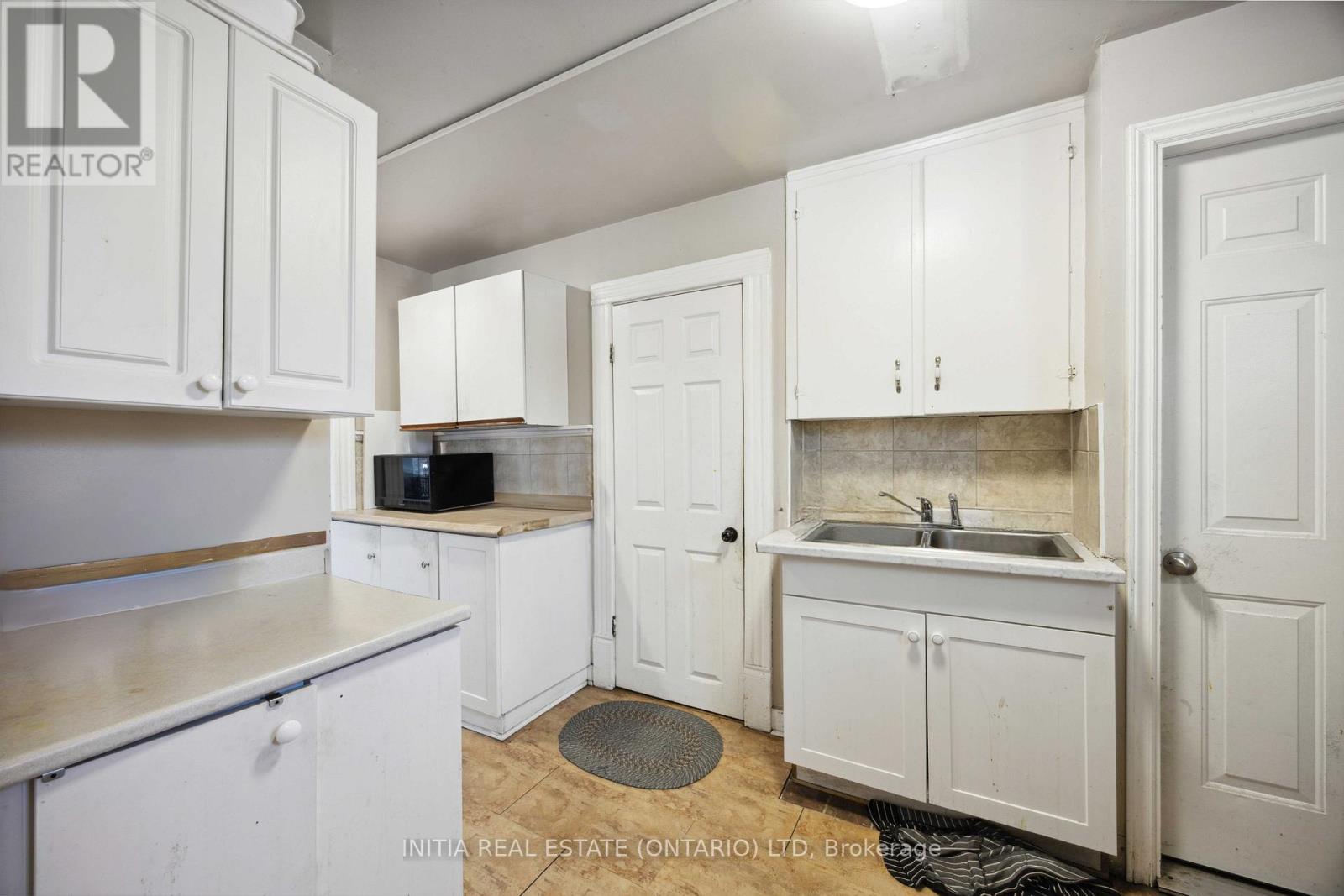 150 College Avenue N, Sarnia, Ontario  N7T 6B3 - Photo 9 - X12397535