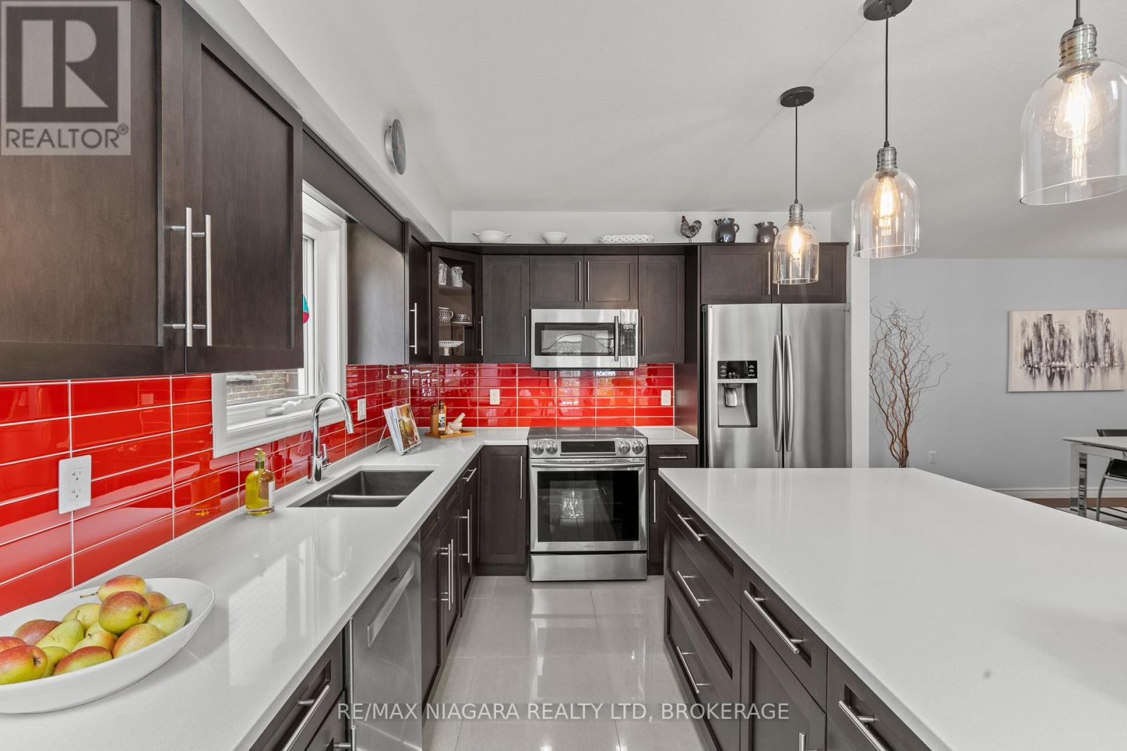 5799 Osprey Avenue, Niagara Falls, Ontario  L2H 0G2 - Photo 9 - X12397571