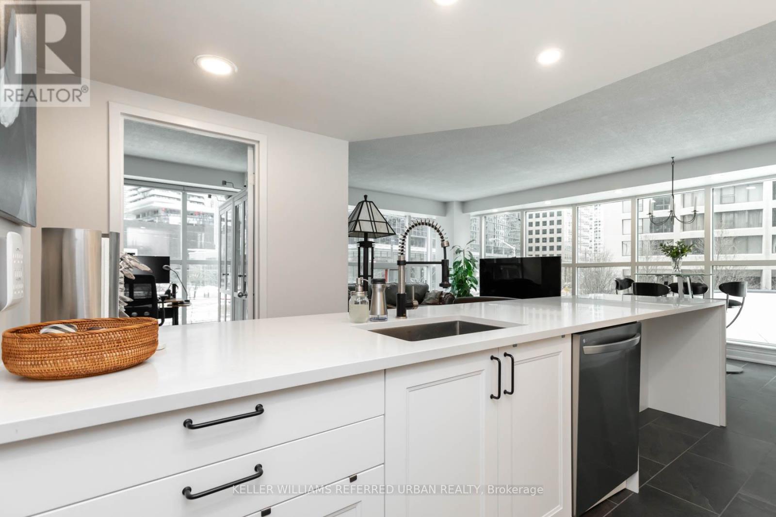 302 - 77 Harbour Square, Toronto, Ontario  M5J 2S2 - Photo 12 - C12397415