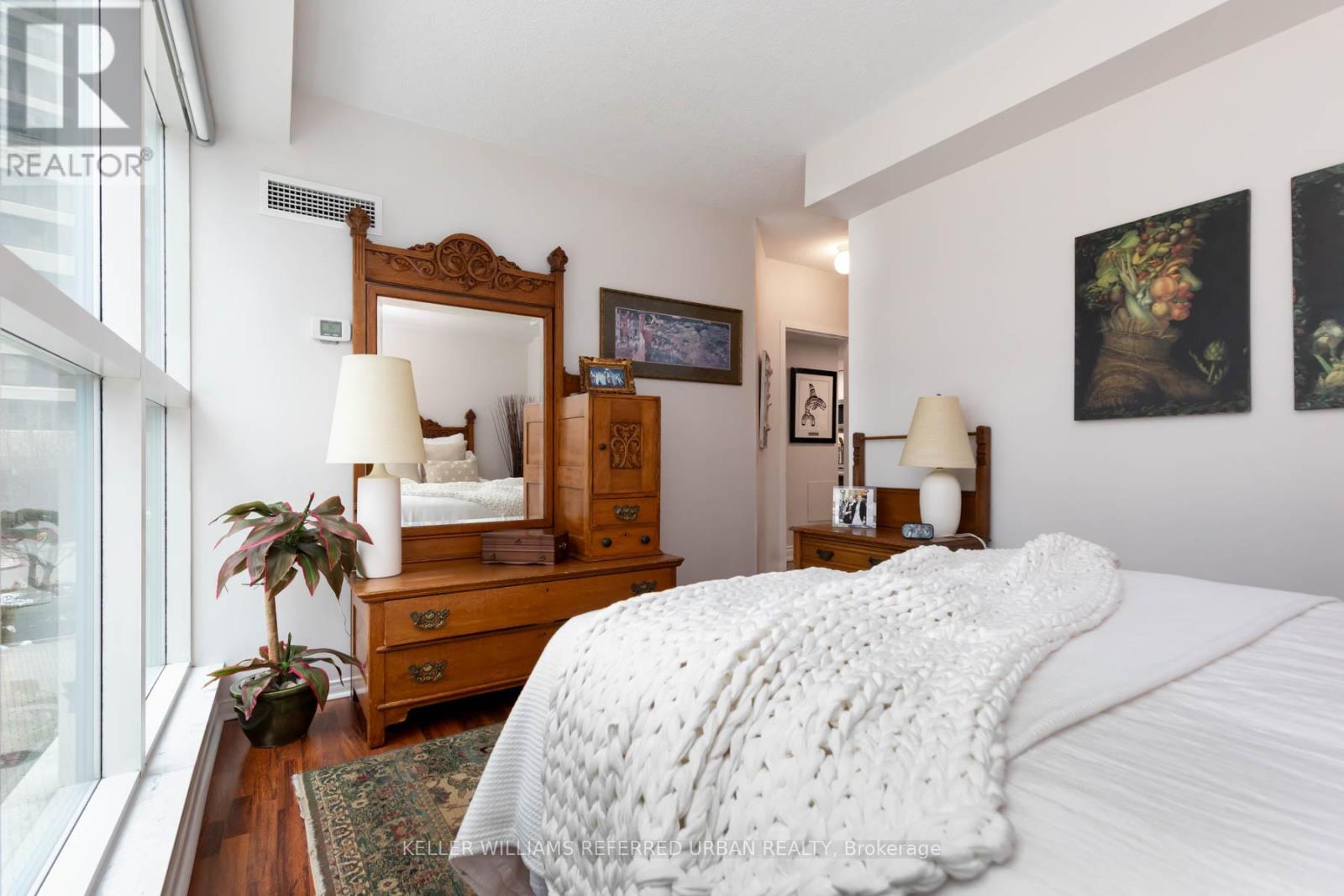 302 - 77 Harbour Square, Toronto, Ontario  M5J 2S2 - Photo 18 - C12397415