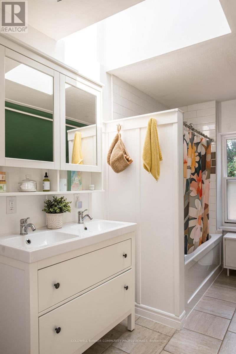 52 Emerald Street N, Hamilton, Ontario  L8L 5K3 - Photo 41 - X12397228