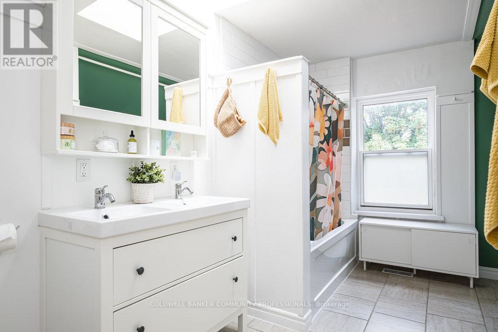 52 Emerald Street N, Hamilton, Ontario  L8L 5K3 - Photo 39 - X12397228