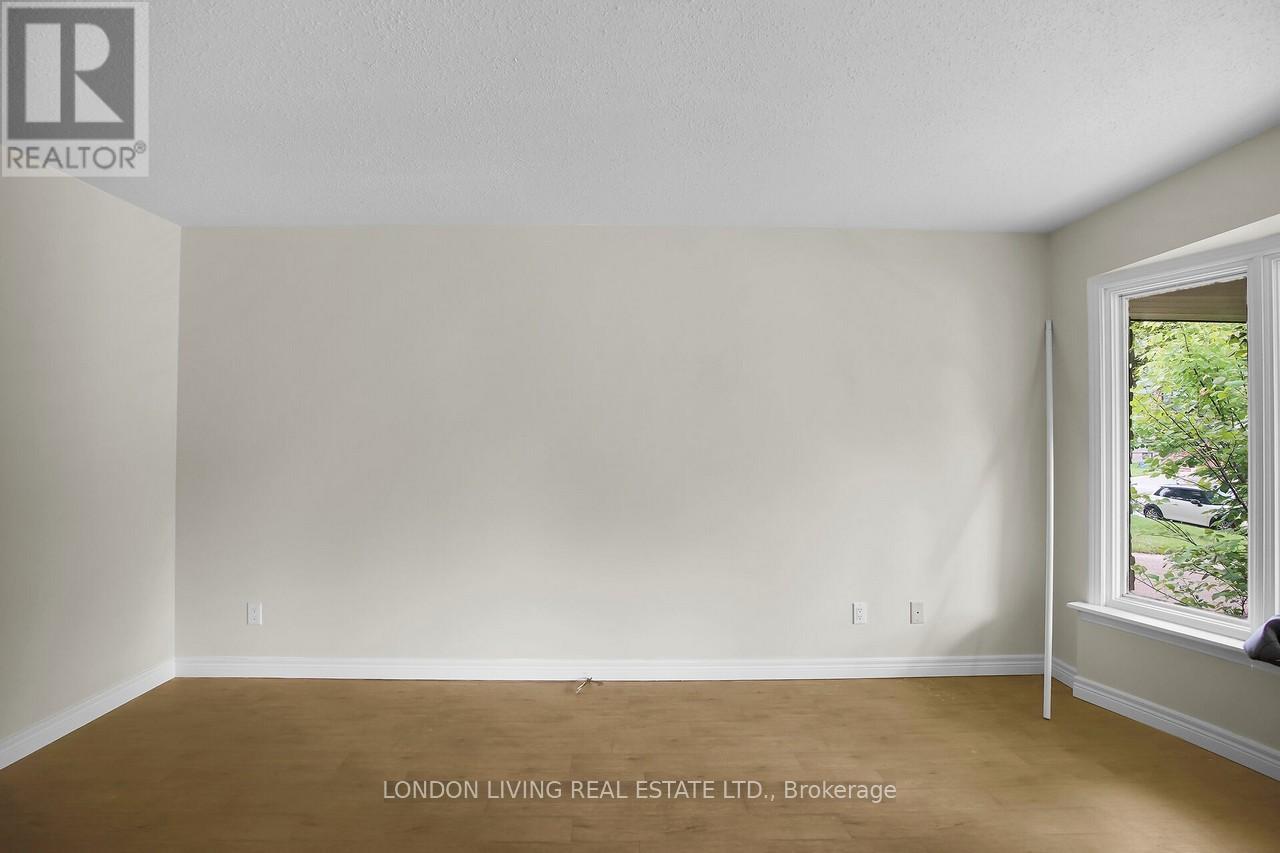 87 Essex Street, London North, Ontario  N6G 1B4 - Photo 2 - X12336621