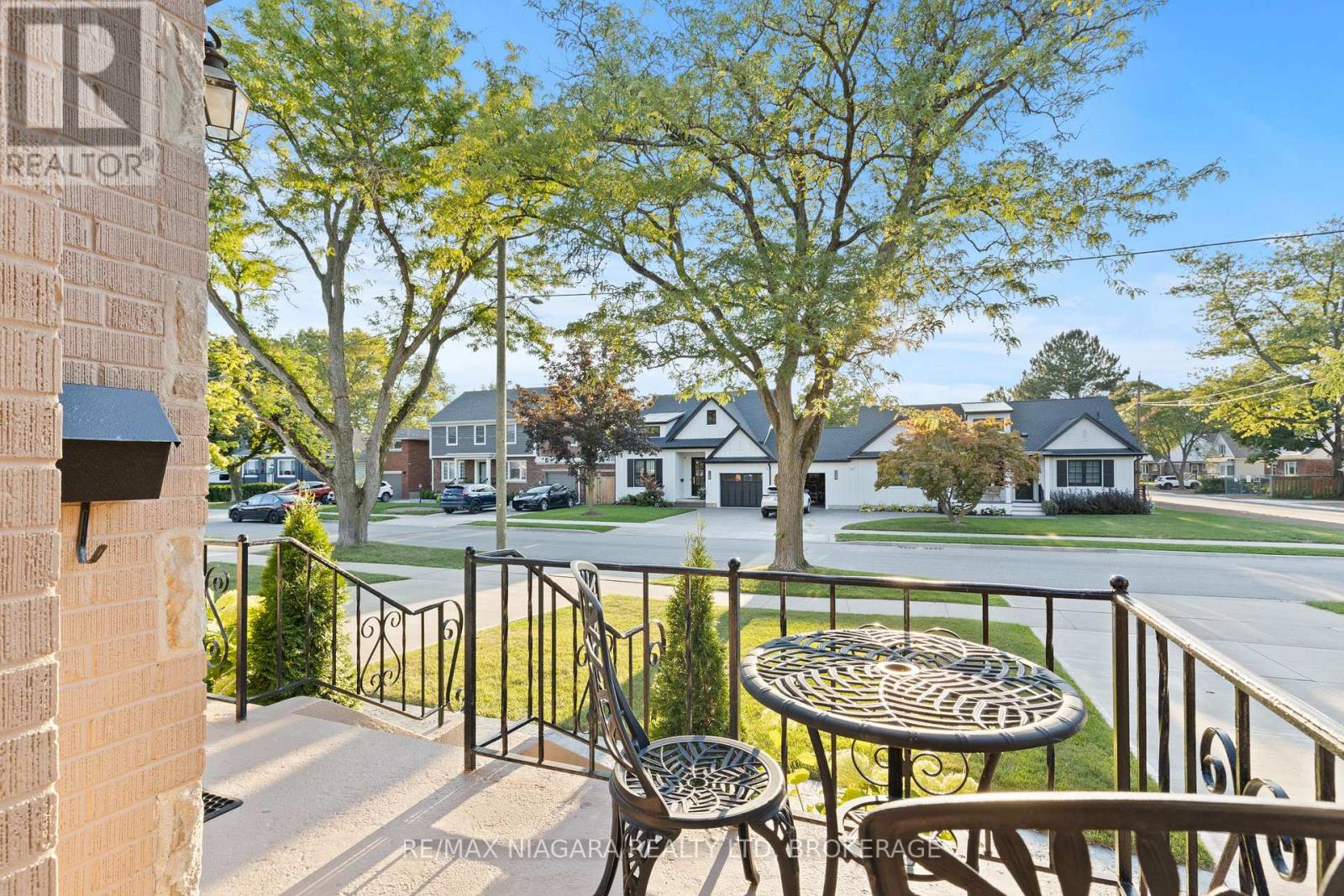 123 South Drive, St. Catharines (Old Glenridge), Ontario  L2R 4W1 - Photo 3 - X12396585