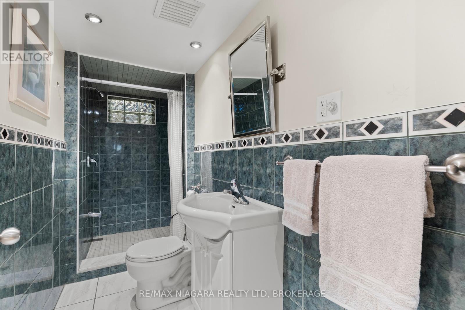 123 South Drive, St. Catharines (Old Glenridge), Ontario  L2R 4W1 - Photo 36 - X12396585