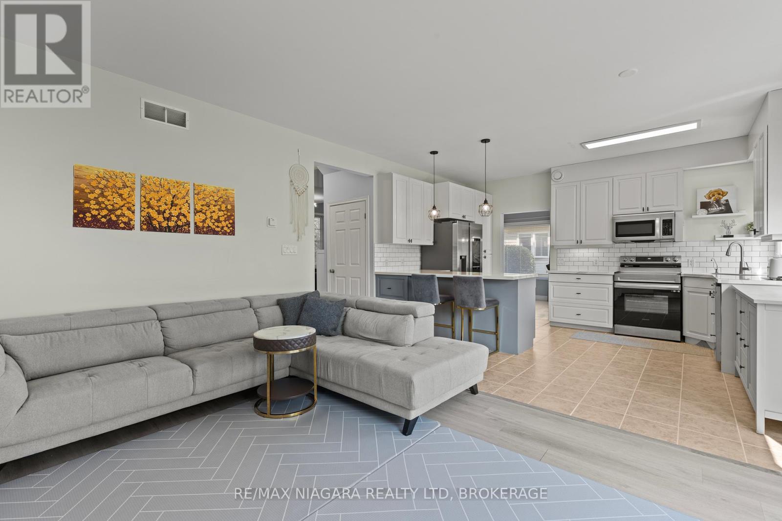 25 Bianca Drive, Niagara-On-The-Lake (Virgil), Ontario  L0S 1T0 - Photo 10 - X12396620