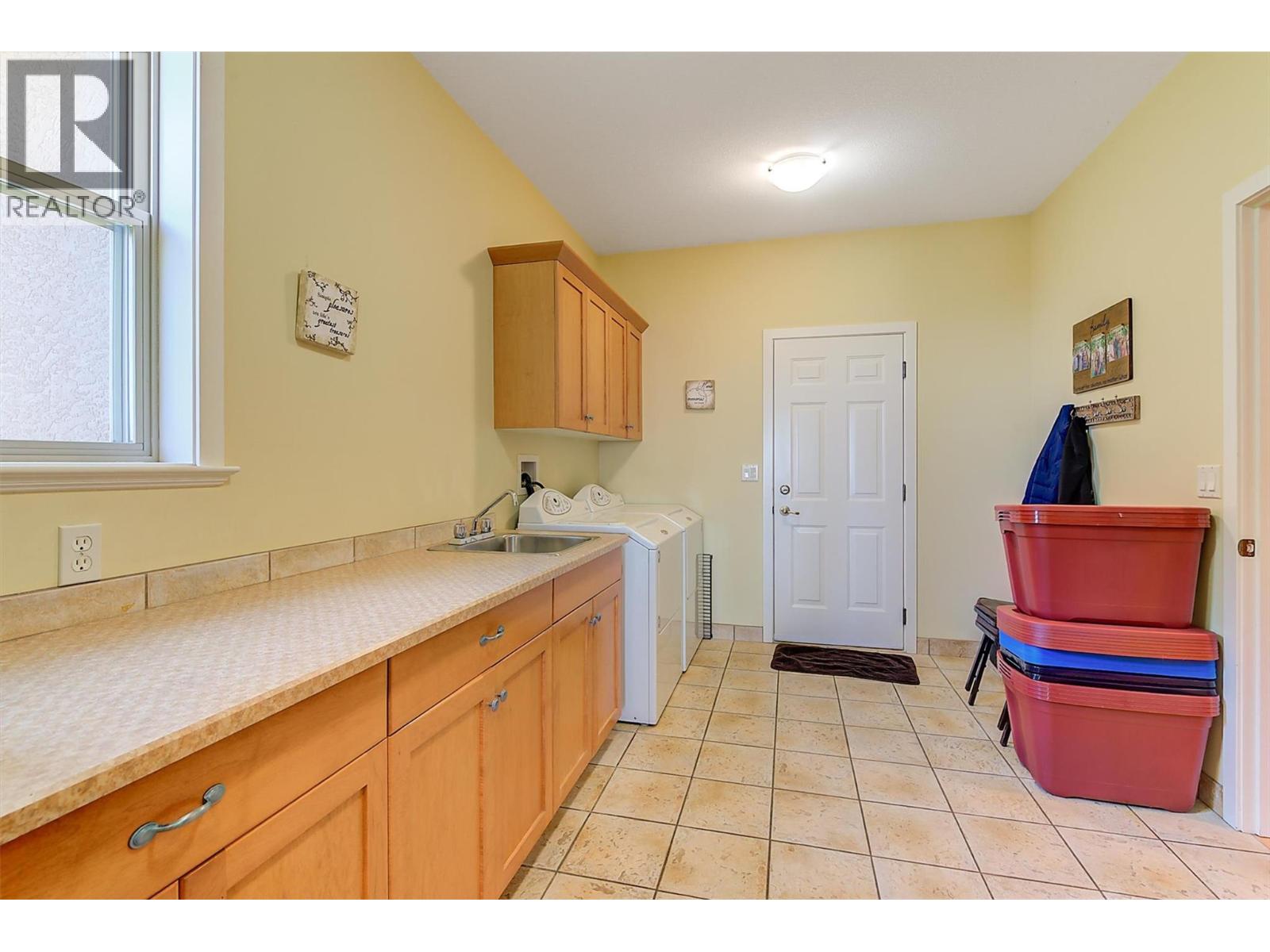 755 South Crest Drive Kelowna Photo 34