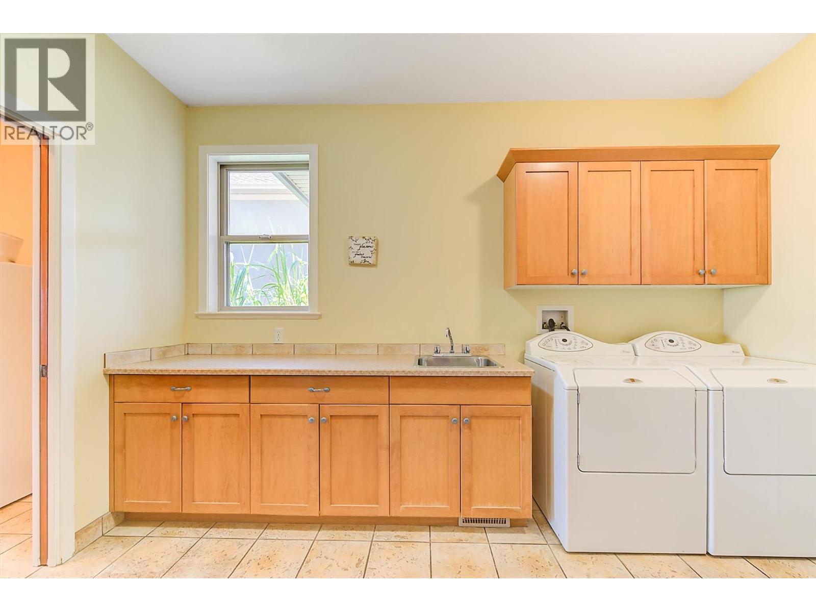 755 South Crest Drive Kelowna Photo 36