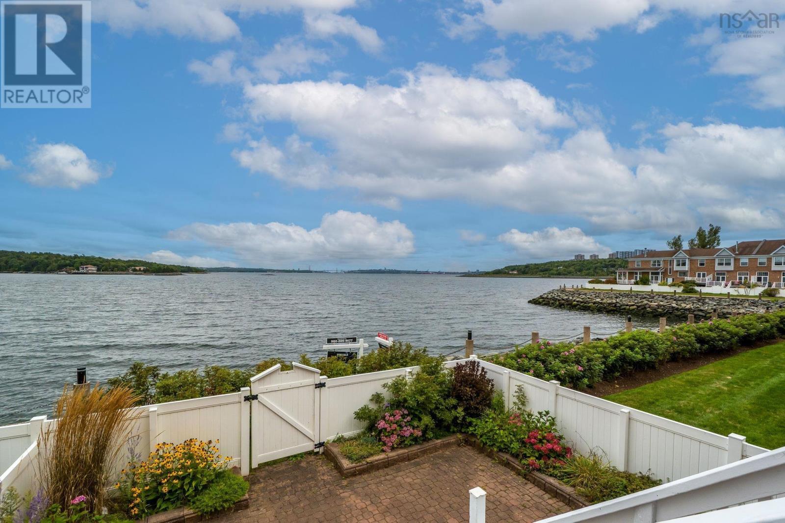 Property at 13 Arthur Lismer Court image 4