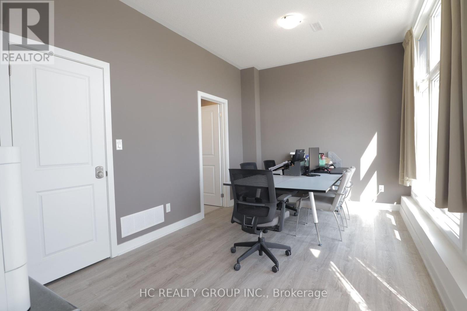 5454 Main Street, Whitchurch-Stouffville, Ontario  L4A 4W8 - Photo 2 - N12397373