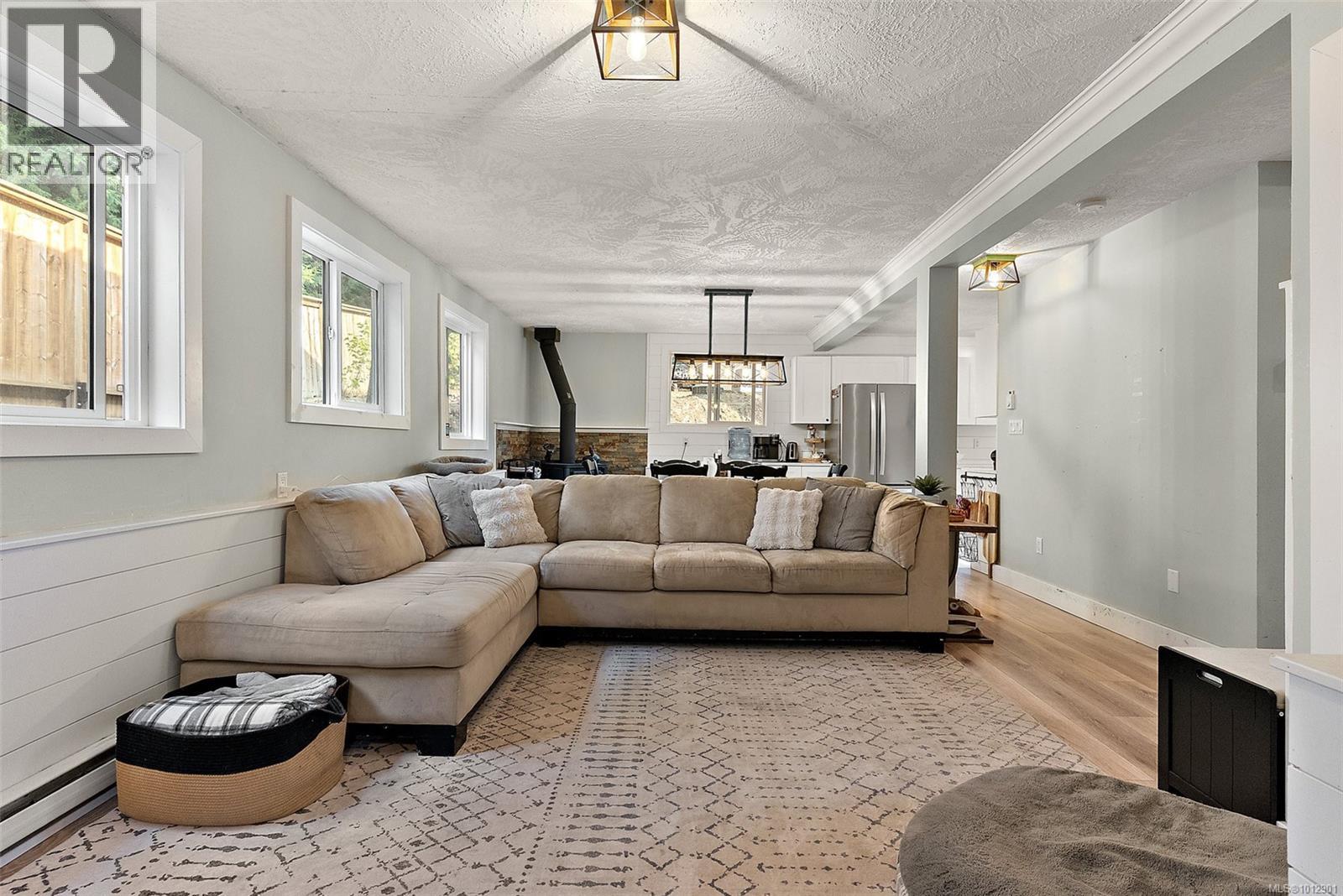 Property at 2123 Sarita Rd image 3