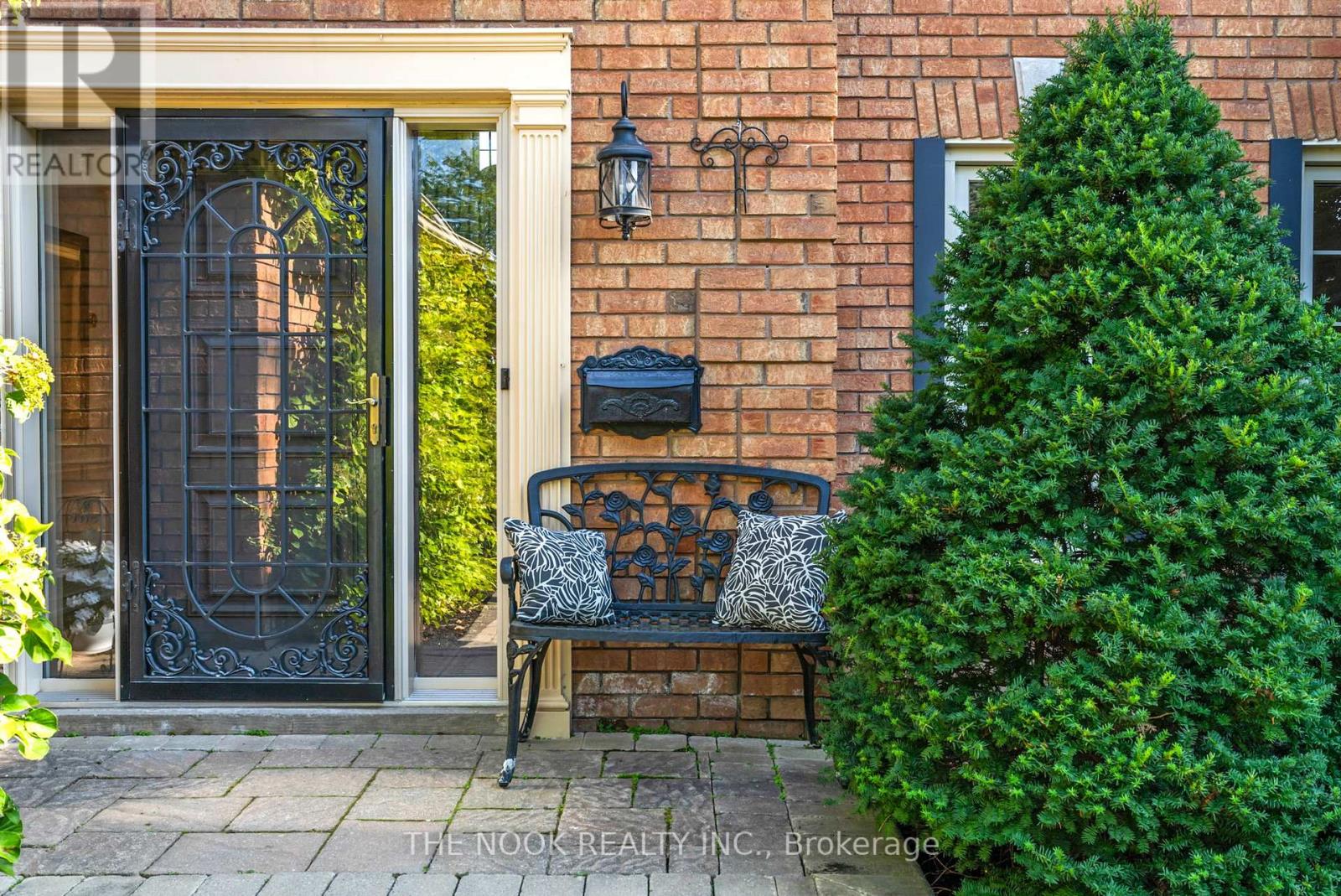 3 Ramsden Court, Whitby, Ontario  L1P 1L5 - Photo 2 - E12397505