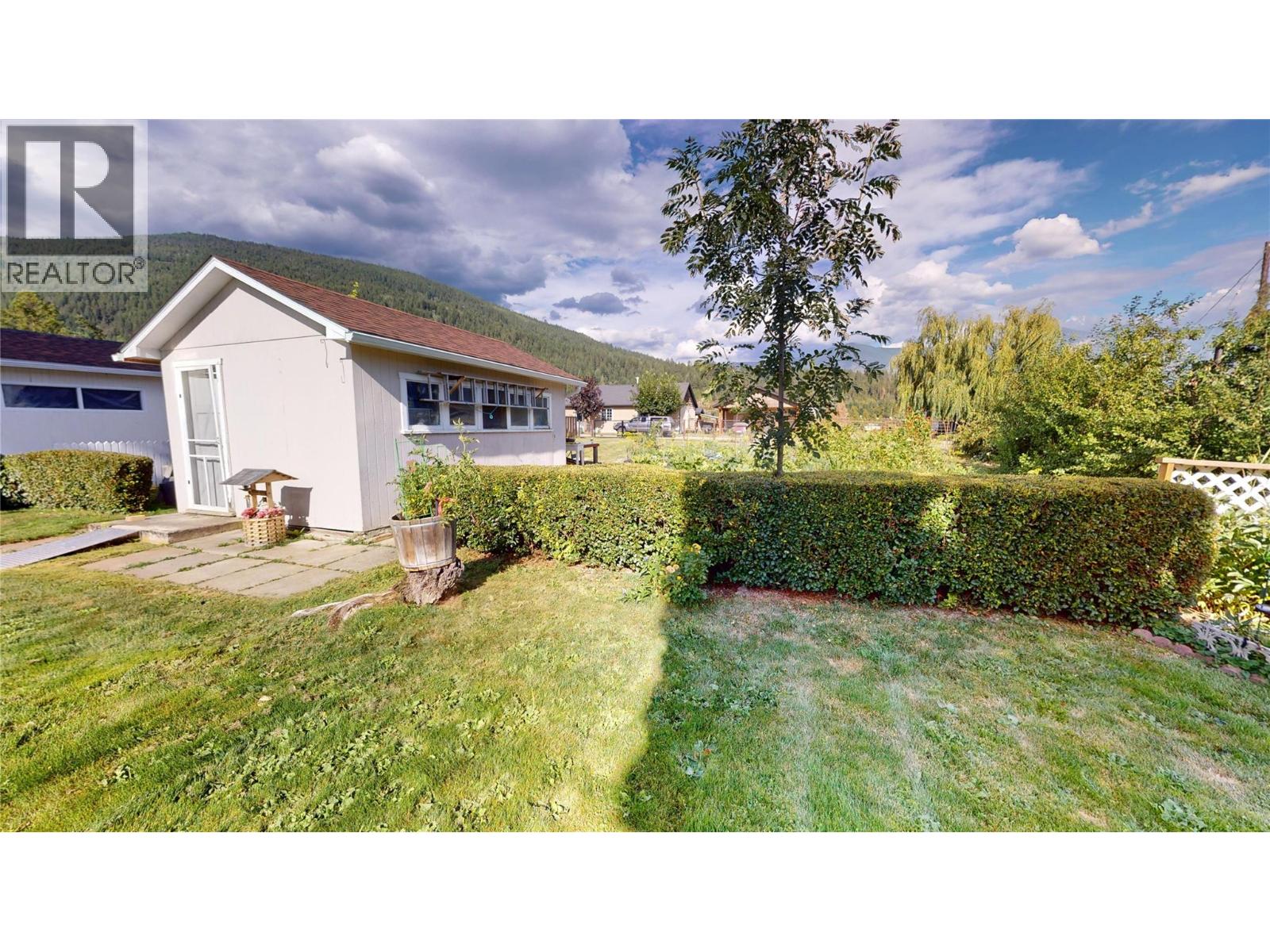 510 12th Avenue N, Creston, British Columbia  V0B 1G5 - Photo 4 - 10356399