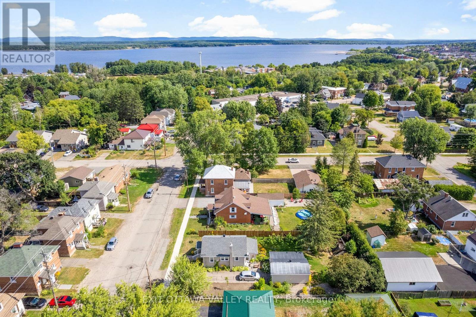 329 Third Avenue, Pembroke, Ontario  K8A 5G5 - Photo 10 - X12393541