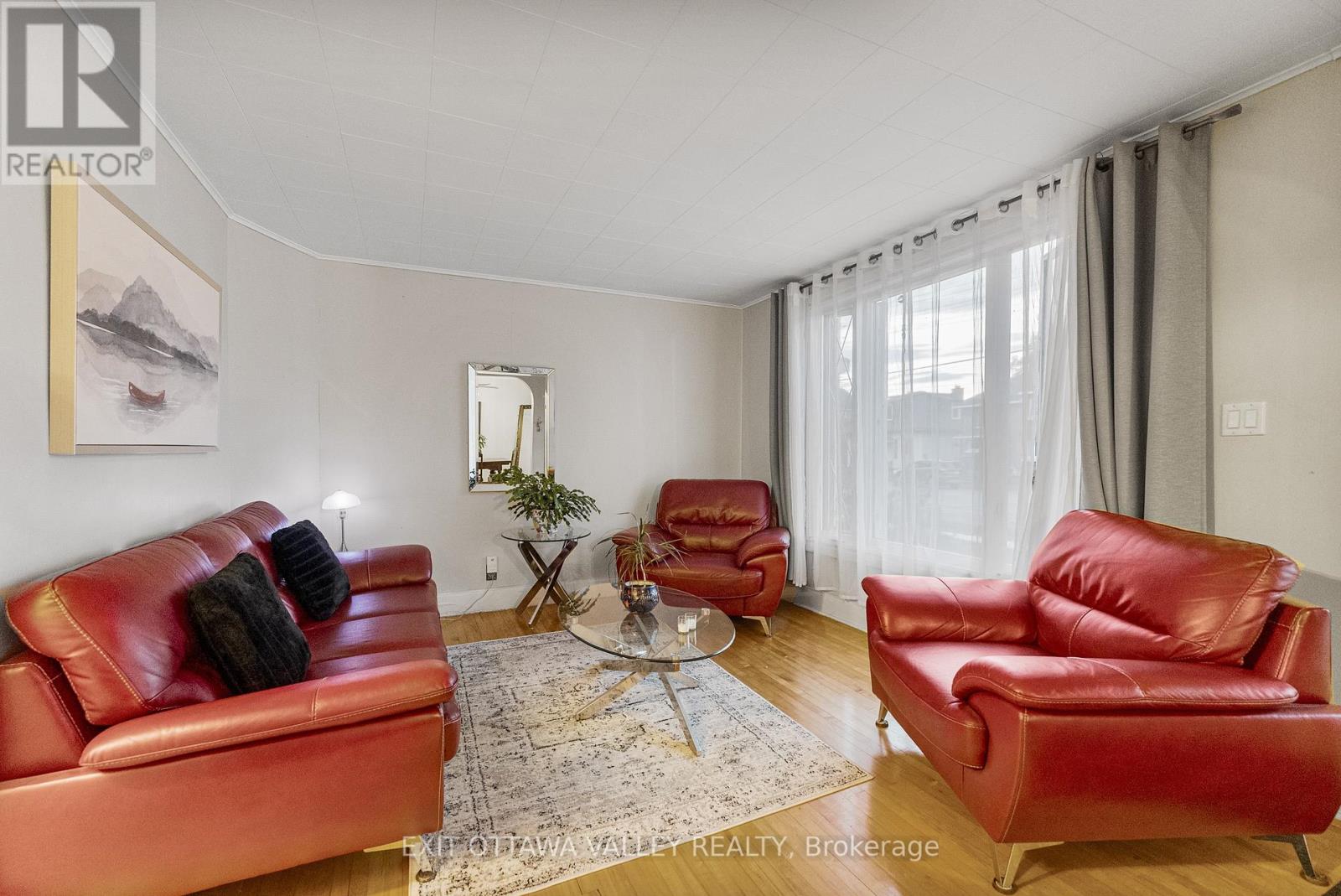 329 Third Avenue, Pembroke, Ontario  K8A 5G5 - Photo 17 - X12393541