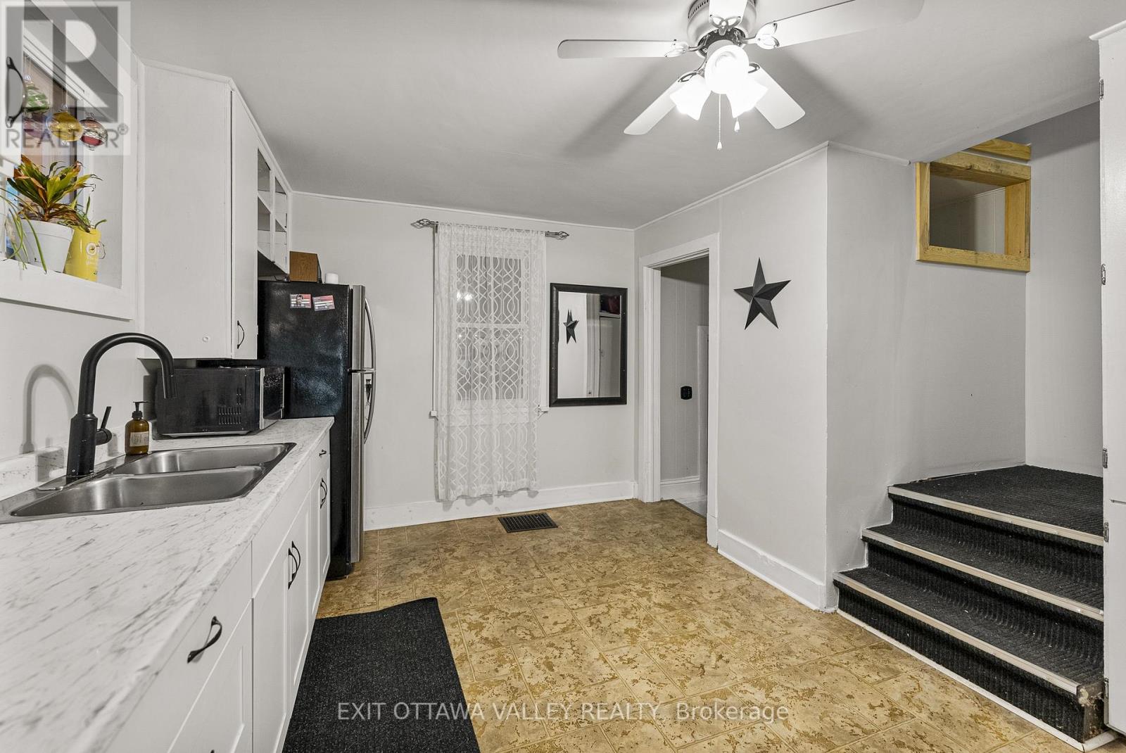 329 Third Avenue, Pembroke, Ontario  K8A 5G5 - Photo 24 - X12393541