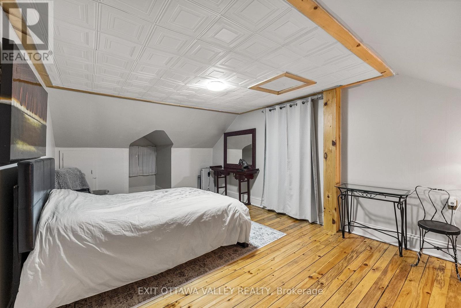 329 Third Avenue, Pembroke, Ontario  K8A 5G5 - Photo 26 - X12393541