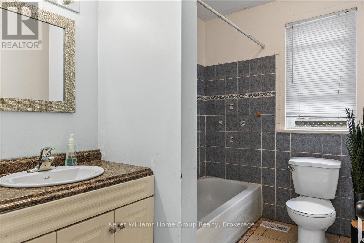 48 Haddington Street, Cambridge, Ontario N1R 3P9 - Photo 18 - X12396292