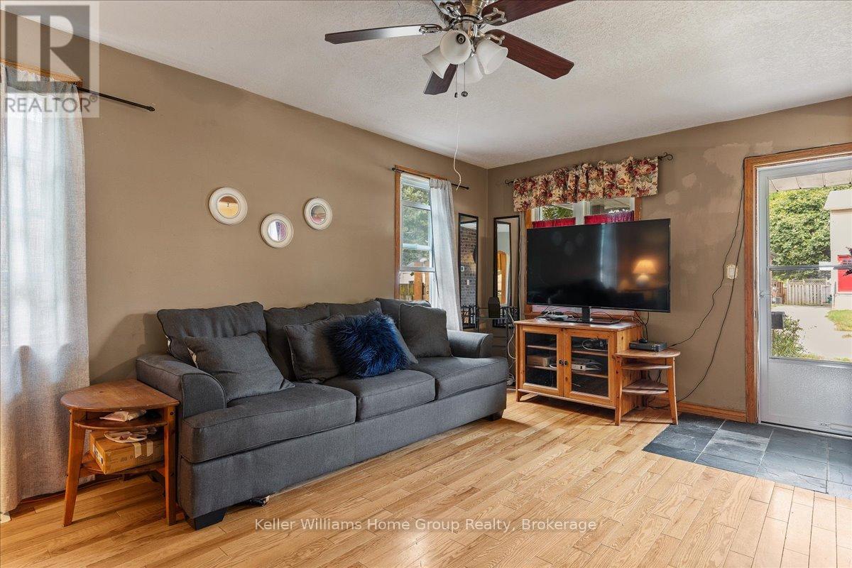 48 Haddington Street, Cambridge, Ontario N1R 3P9 - Photo 10 - X12396292