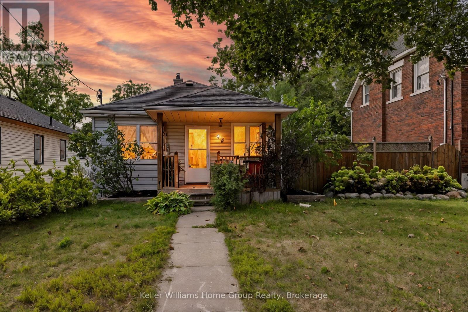 48 Haddington Street, Cambridge, Ontario N1R 3P9 - Photo 3 - X12396292