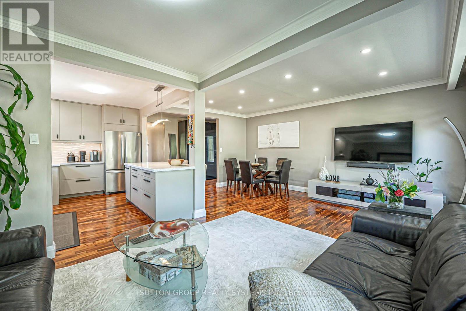 366 RENFORTH DRIVE, Toronto, Ontario