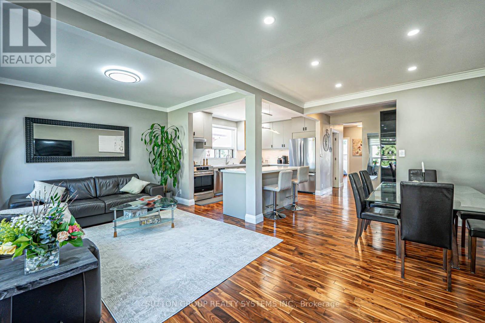 366 Renforth Drive, Toronto, Ontario  M9C 2L9 - Photo 17 - W12397348