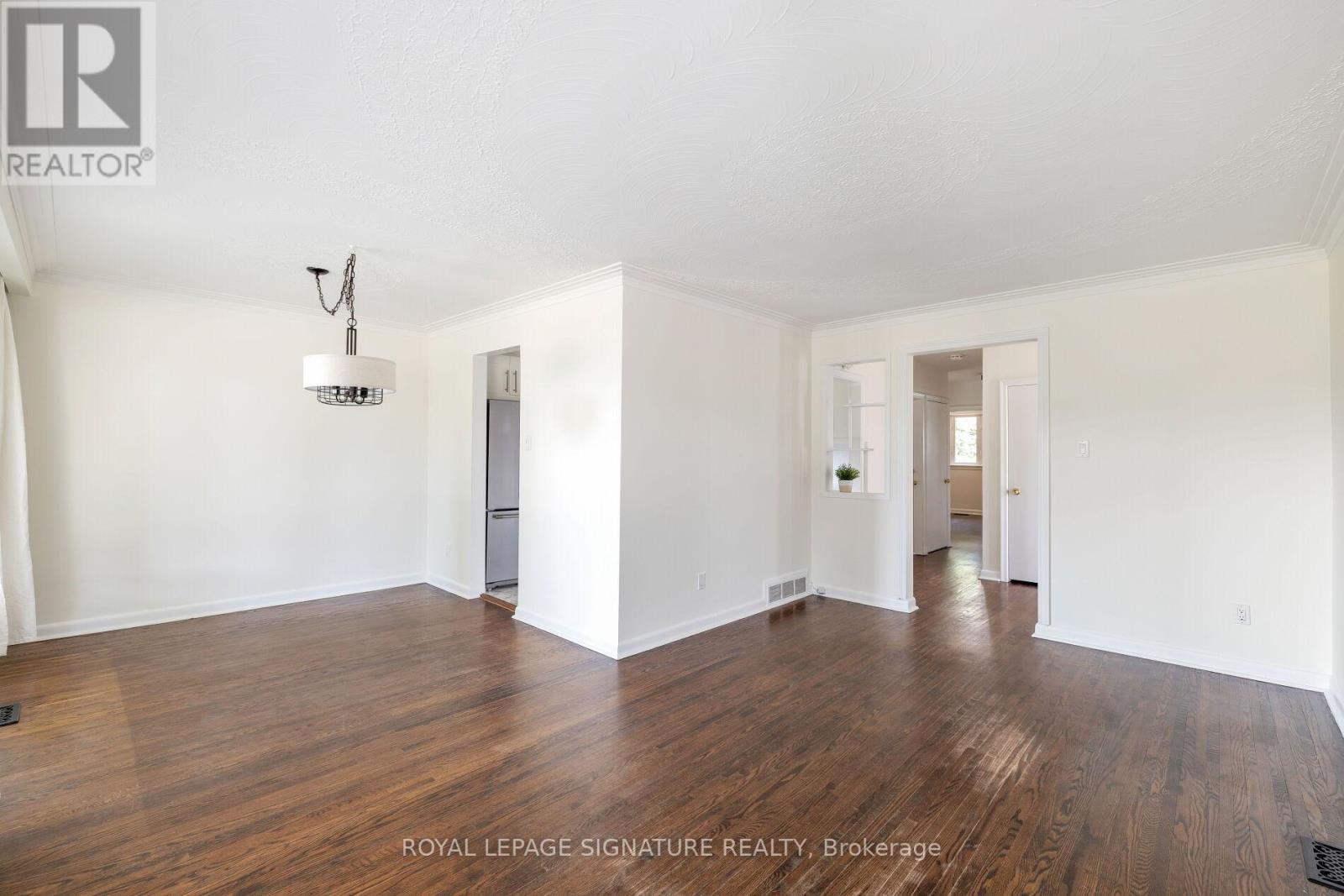 Main - 26 Paragon Road, Toronto, Ontario M9R 1J5 - Photo 14 - W12397350