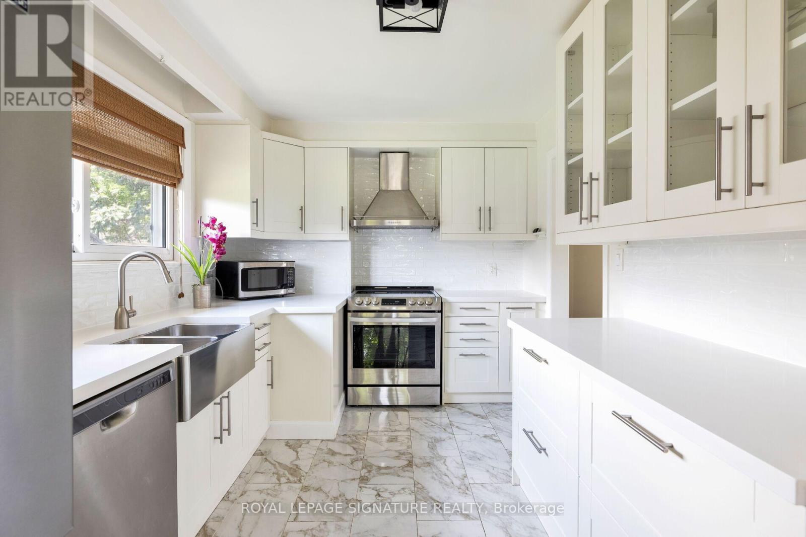 Main - 26 Paragon Road, Toronto, Ontario M9R 1J5 - Photo 6 - W12397350