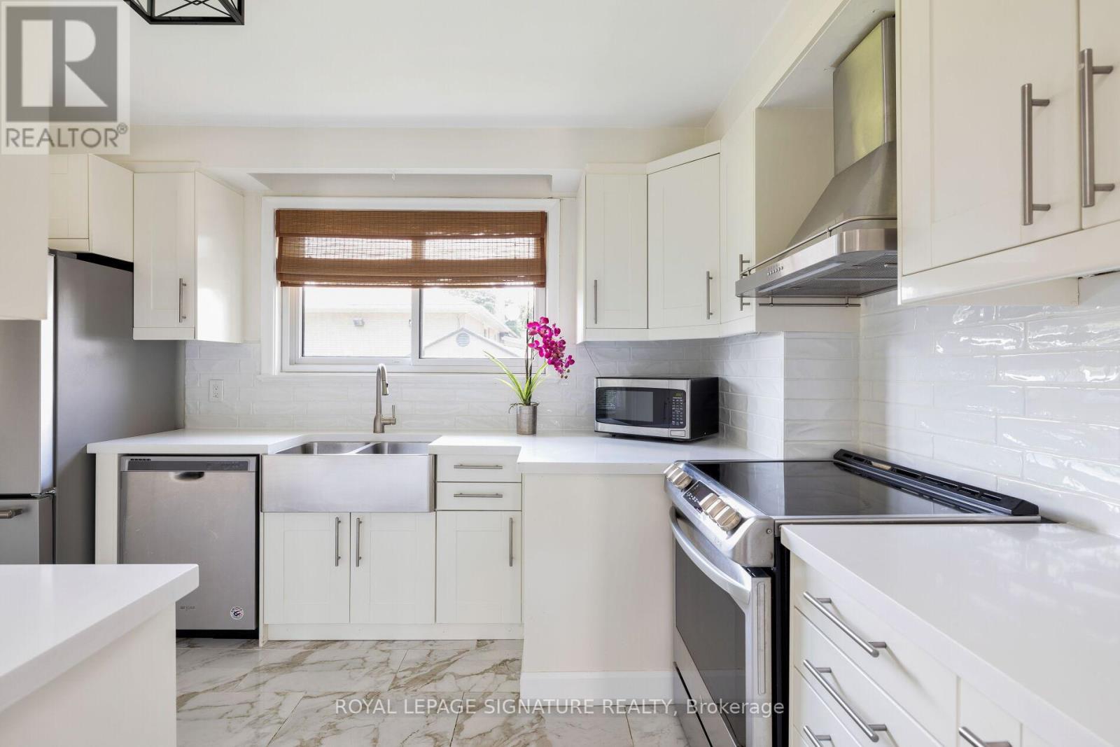 Main - 26 Paragon Road, Toronto, Ontario M9R 1J5 - Photo 7 - W12397350