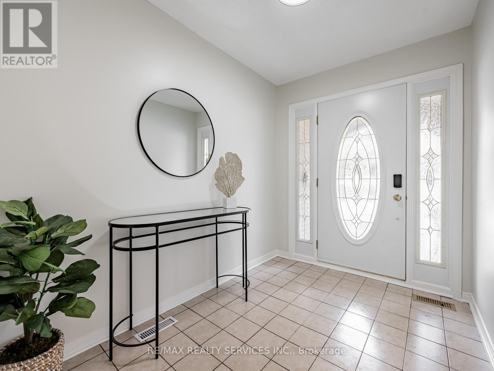 Property at 9 GARVIEW COURT image 3