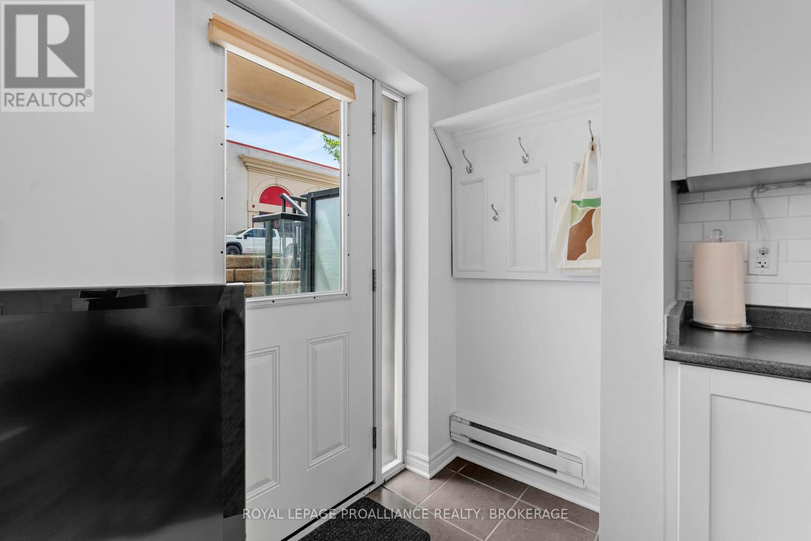 4a - 121 Queen Street, Kingston, Ontario  K7K 0G6 - Photo 4 - X12397636