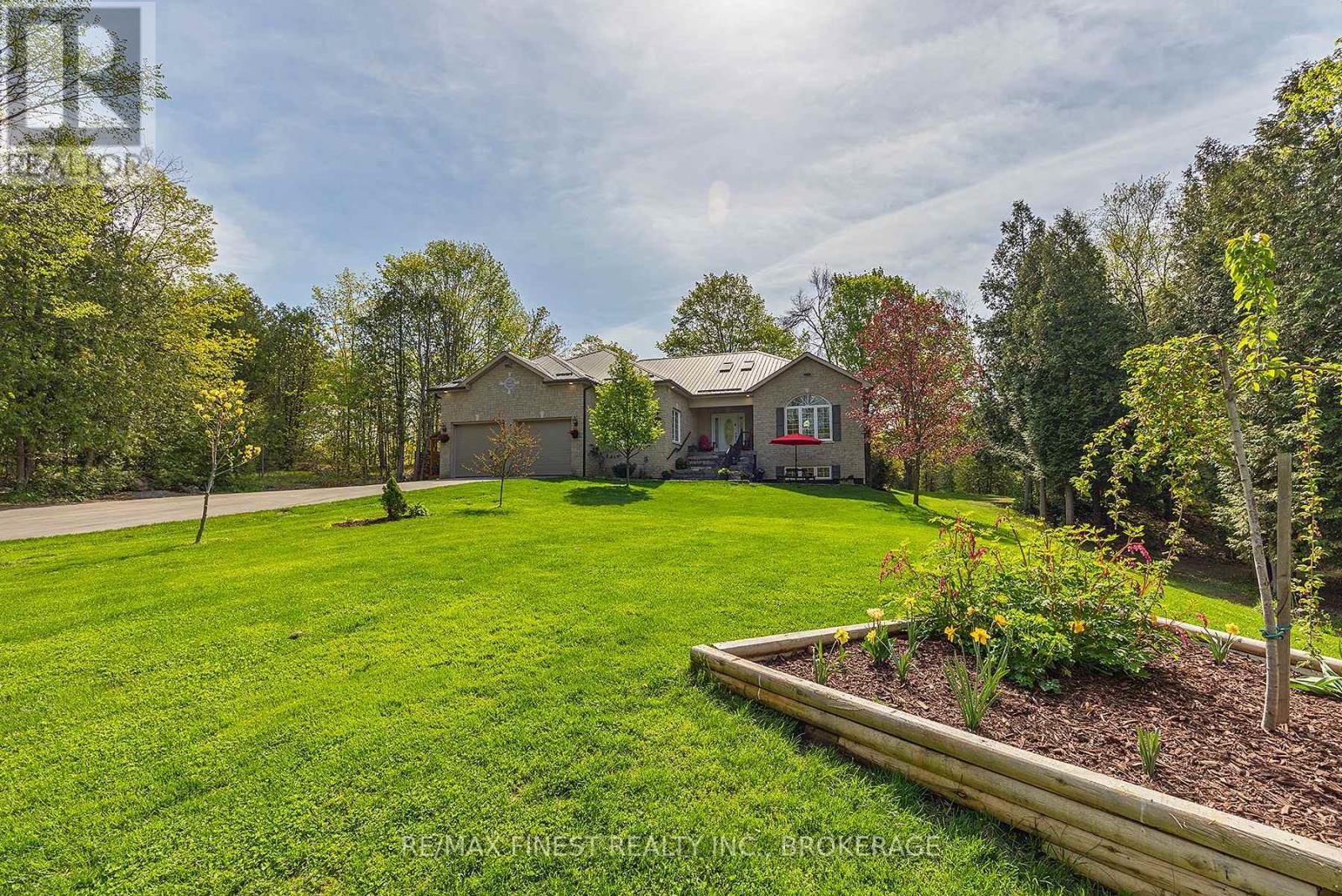 5885 Davey Drive, Frontenac, Ontario  K0H 2W0 - Photo 2 - X12397668