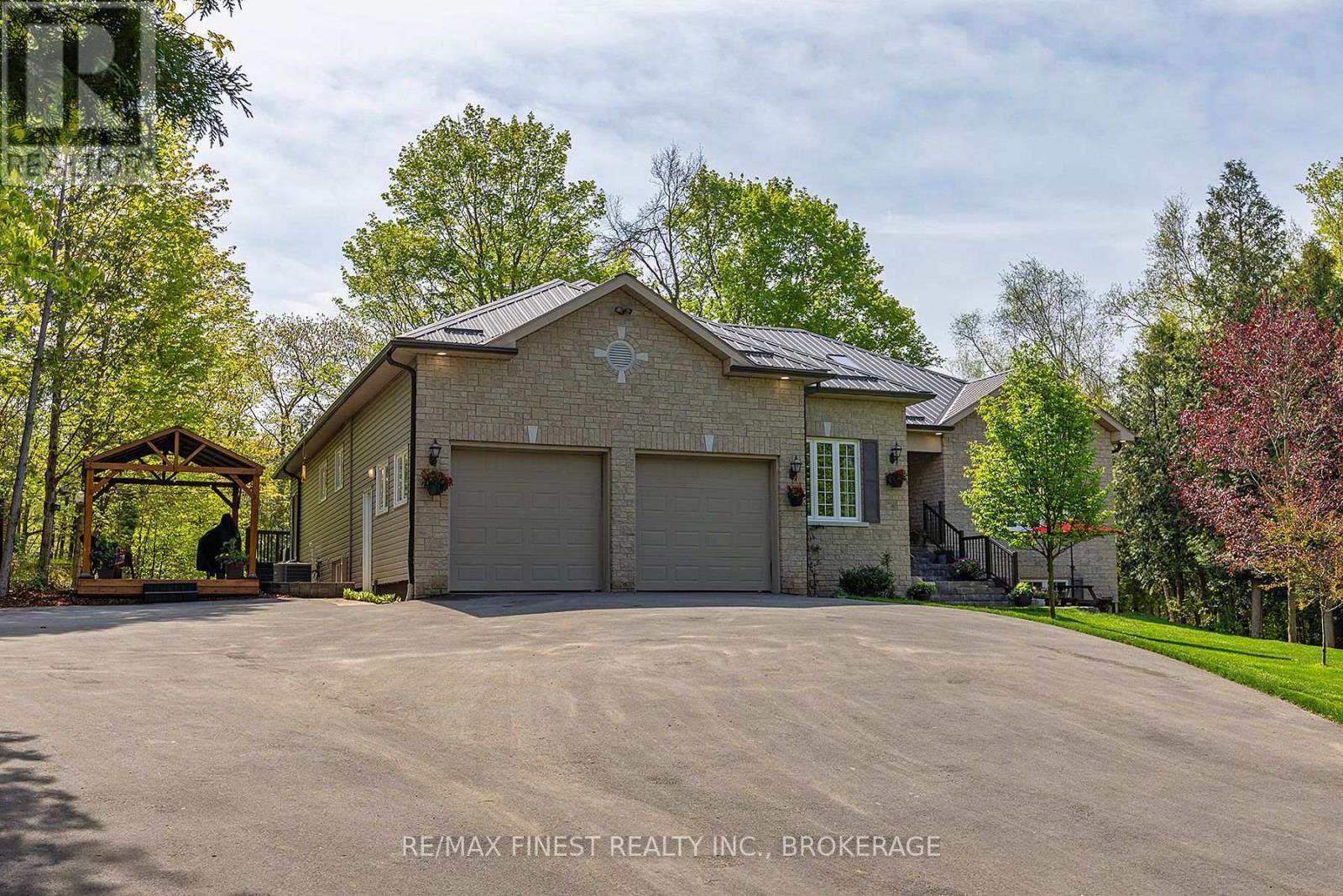 5885 Davey Drive, Frontenac, Ontario  K0H 2W0 - Photo 3 - X12397668