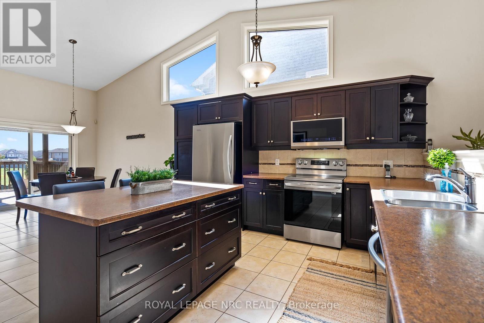 8710 Milomir Street, Niagara Falls, Ontario  L2H 0A7 - Photo 12 - X12397411