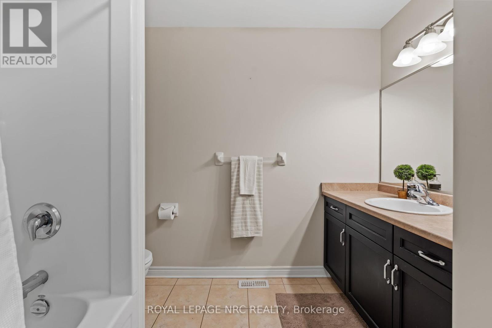 8710 Milomir Street, Niagara Falls, Ontario  L2H 0A7 - Photo 18 - X12397411