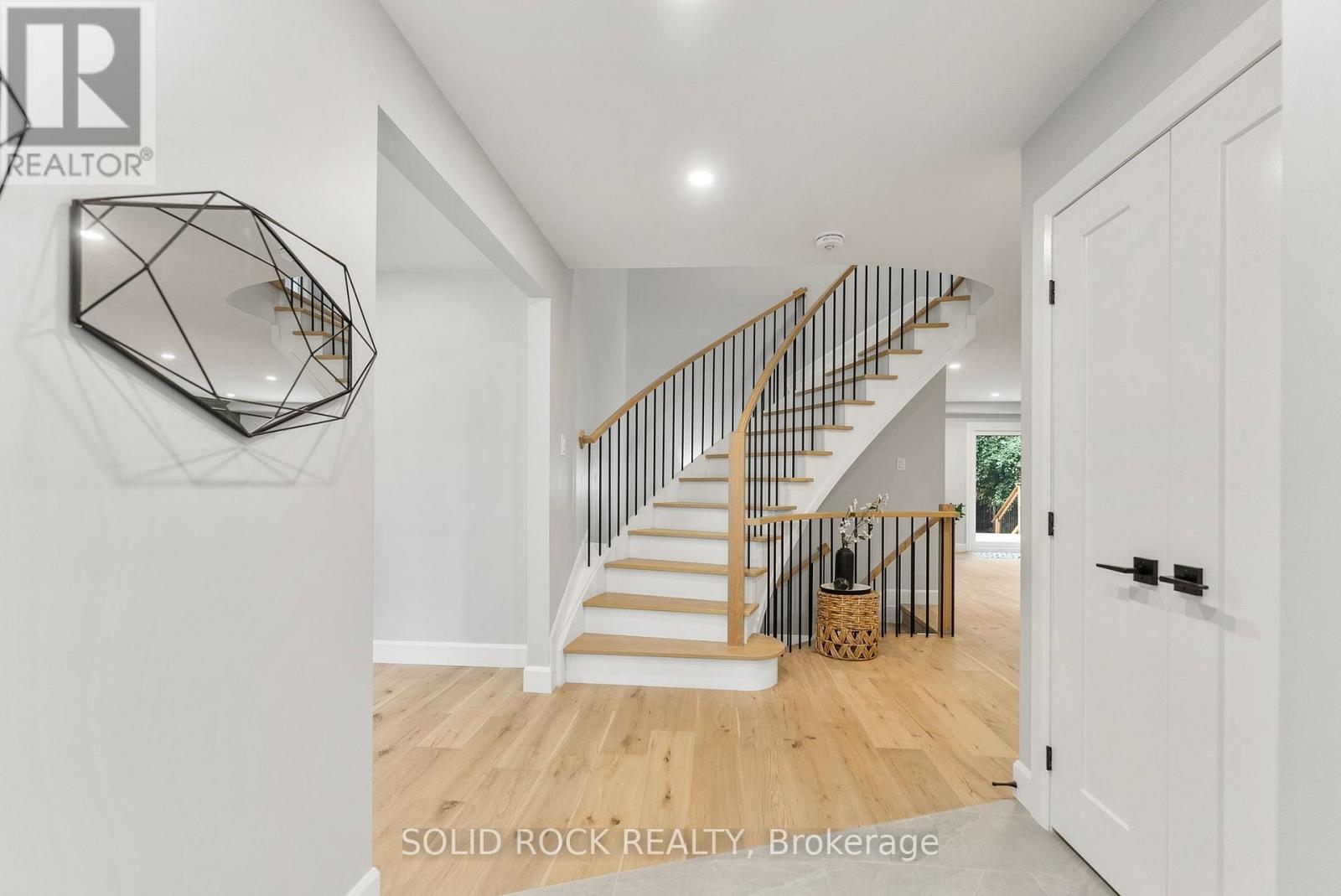 210 Carleton Avenue, Ottawa, Ontario  K1Y 0J3 - Photo 18 - X12397639