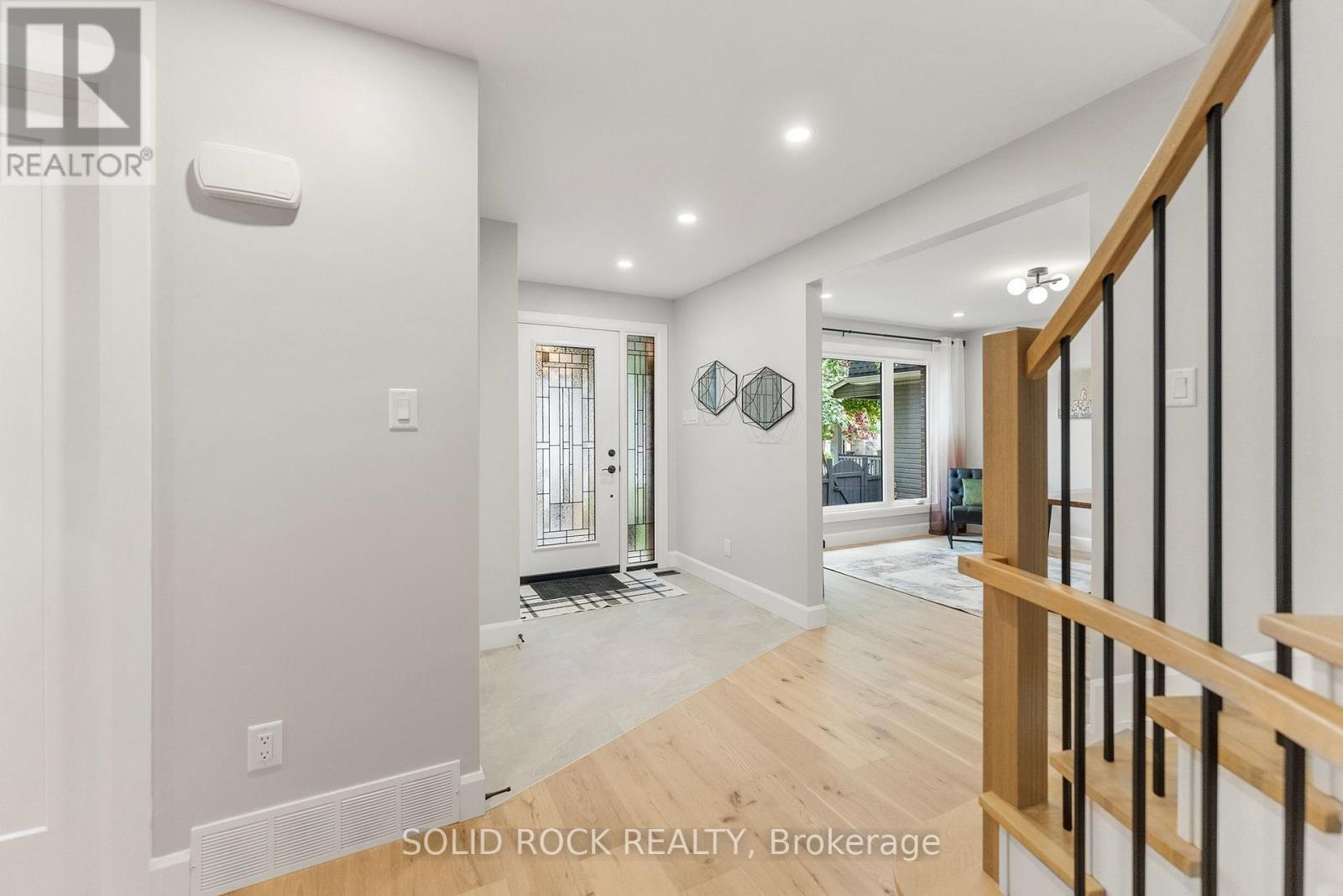 Property at 210 CARLETON AVENUE image 4