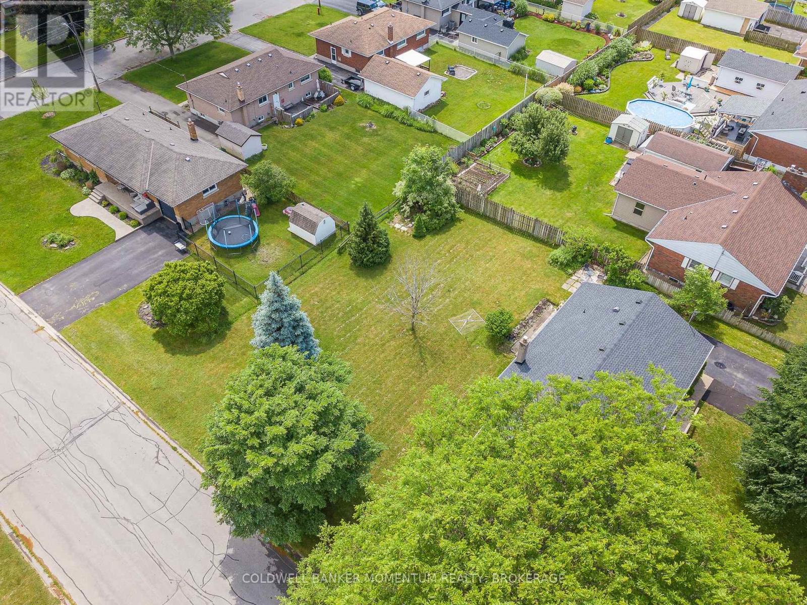 23 & 29 Dexter Drive, Welland, Ontario  L3C 2Y8 - Photo 3 - X12397606
