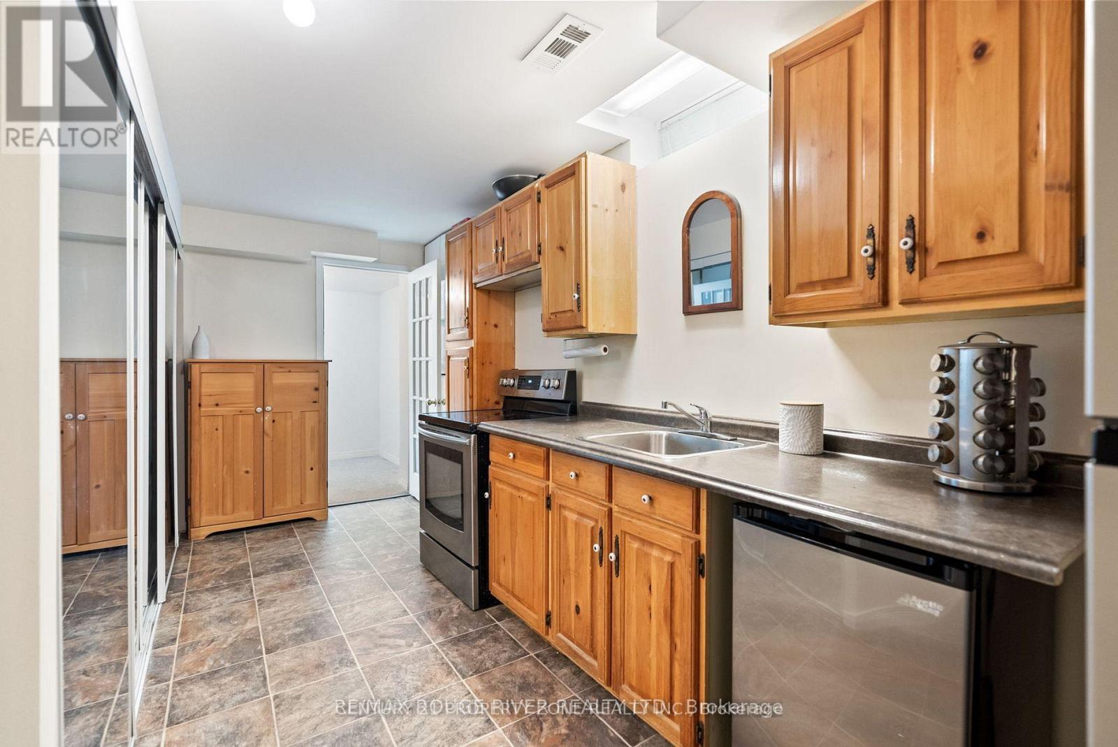 101 Ladymay Drive, Whitby, Ontario  L1R 3M7 - Photo 5 - E12397435