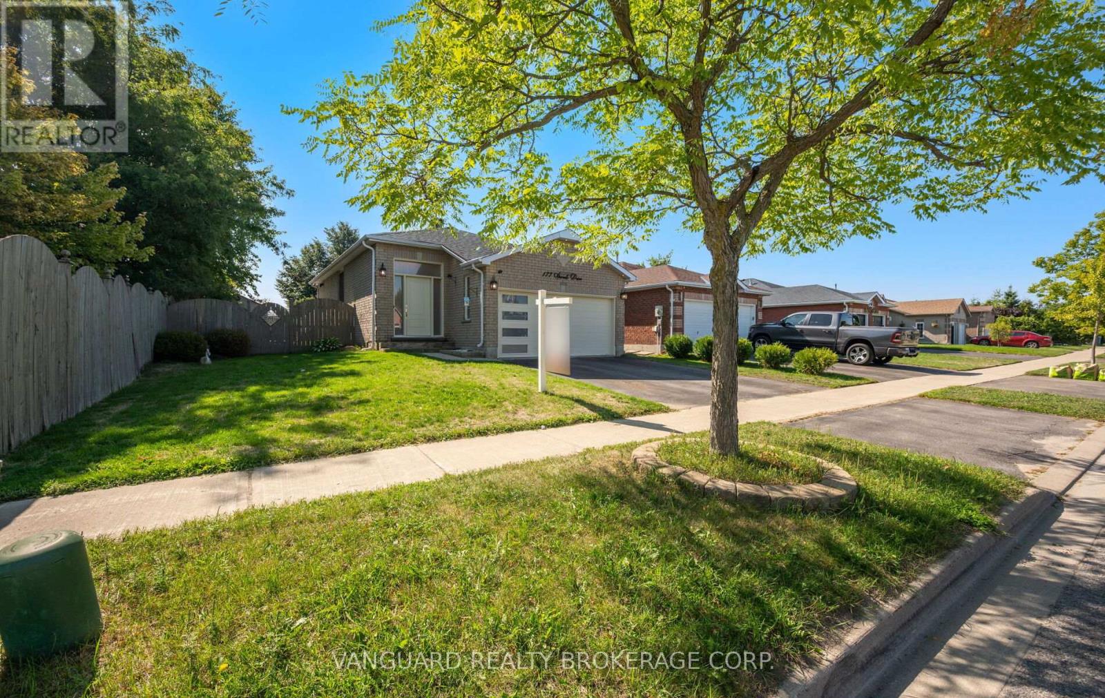 177 Sproule Drive, Barrie, Ontario  L4N 0P8 - Photo 3 - S12397468