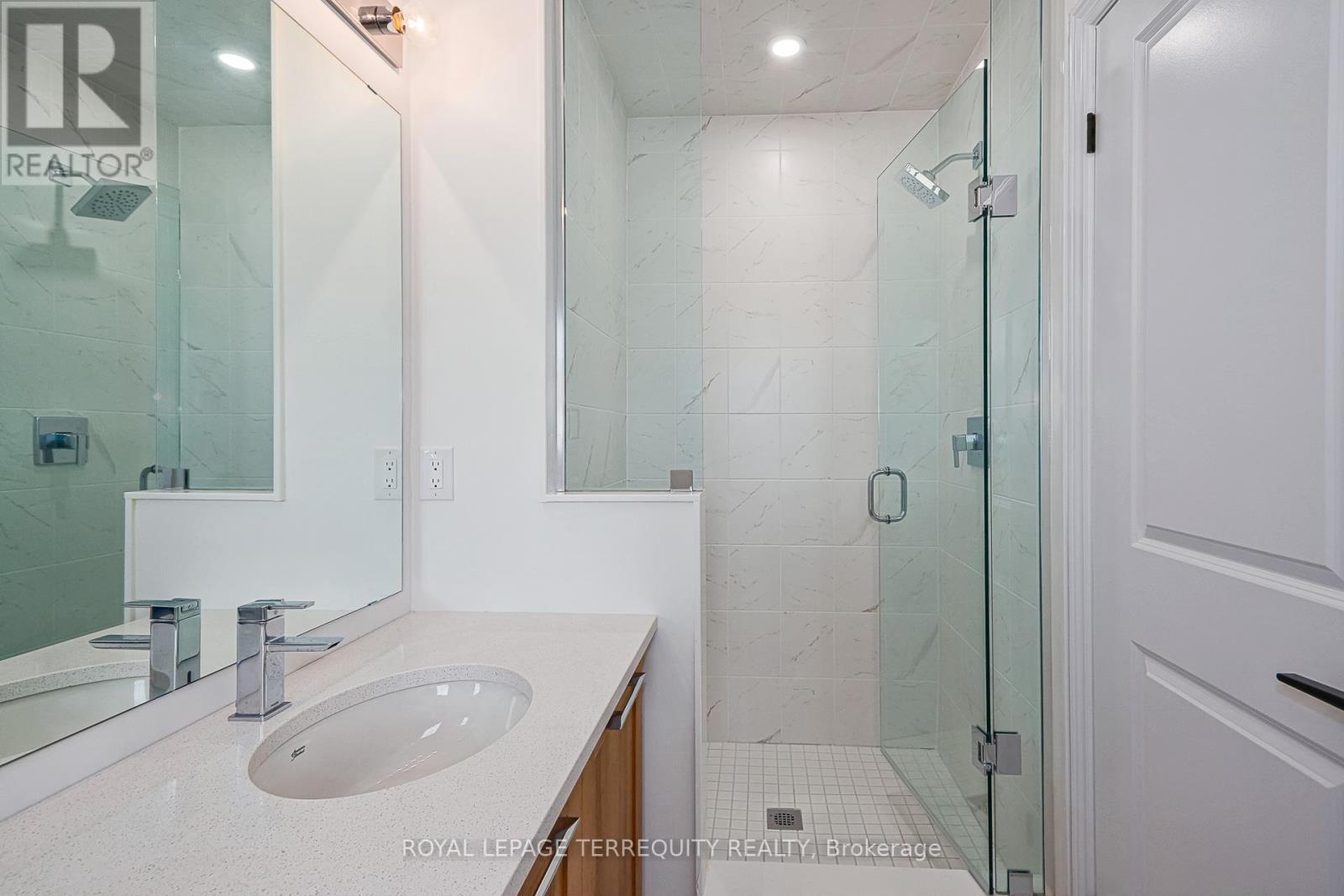 21 Mission Street, Wasaga Beach, Ontario  L0M 1S0 - Photo 12 - S12397566