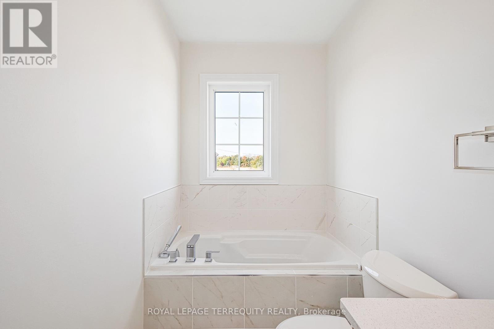 21 Mission Street, Wasaga Beach, Ontario  L0M 1S0 - Photo 13 - S12397566