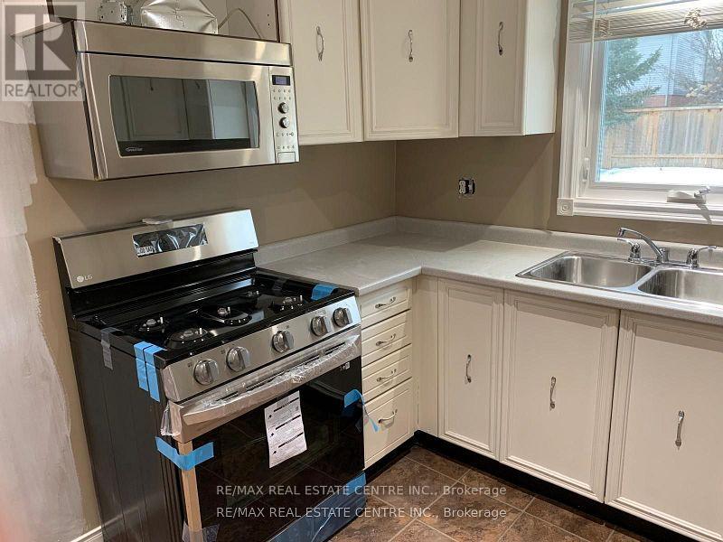 14 Lindsay Court, Barrie, Ontario  L4M 6G5 - Photo 12 - S12397587